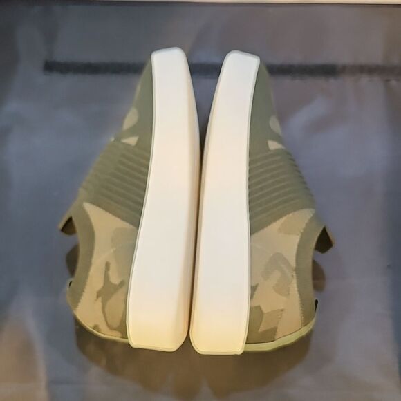 BRAND NEW STEVE MADDEN BEALE CAMOFLAGE SLIP-ON SNEAKER - Picture 10 of 15